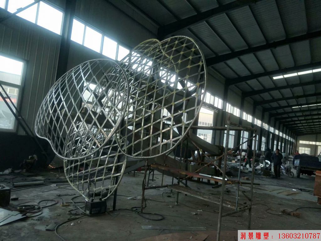 不銹鋼白色大樹雕塑，樹形雕塑景觀