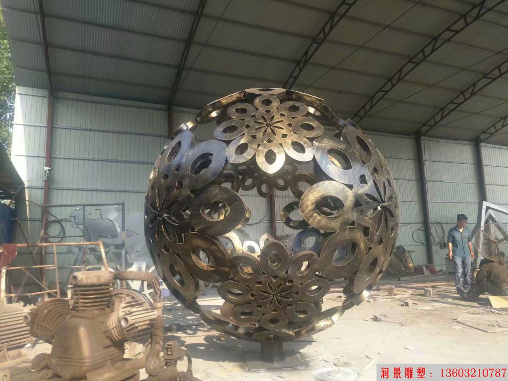 不銹鋼仿銅花球雕塑，鏤空球雕塑，激光切割2