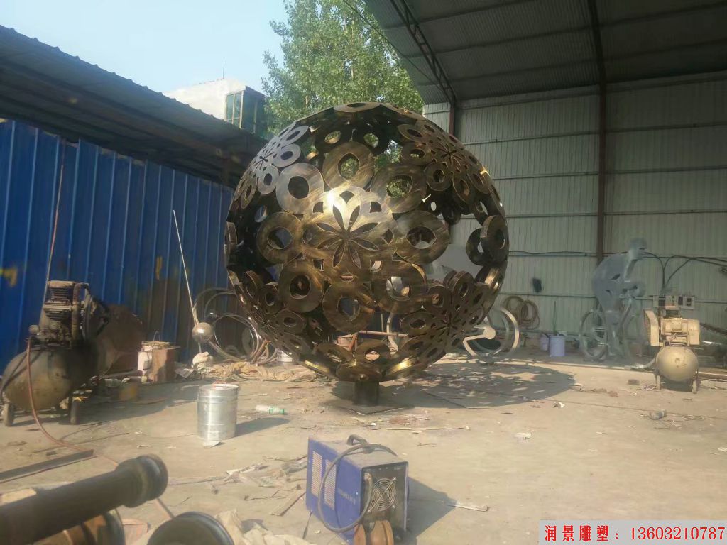 不銹鋼仿銅花球雕塑，鏤空球雕塑，激光切割3