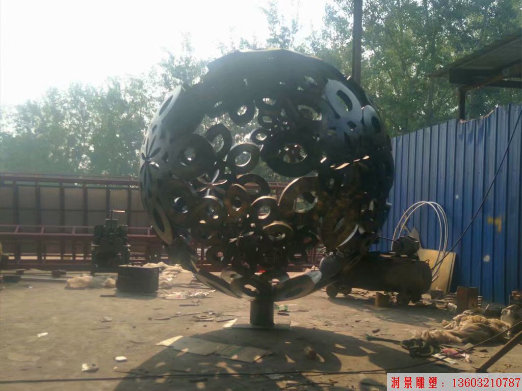 不銹鋼仿銅花球雕塑，鏤空球雕塑，激光切割5